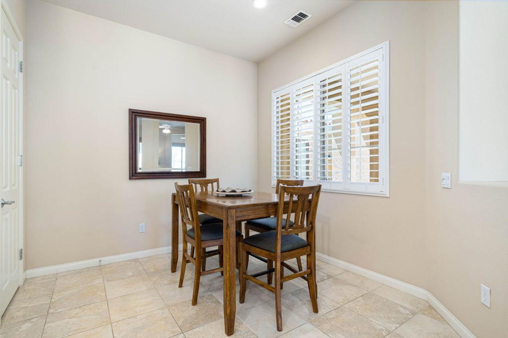 81864 Avenida Sombra