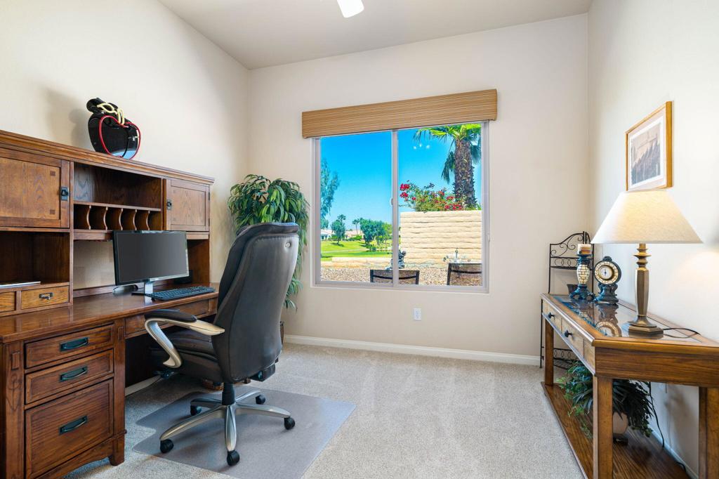 81864 Avenida Sombra