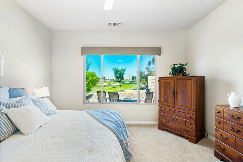 81864 Avenida Sombra