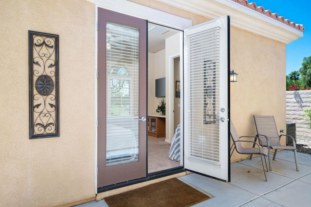 81864 Avenida Sombra