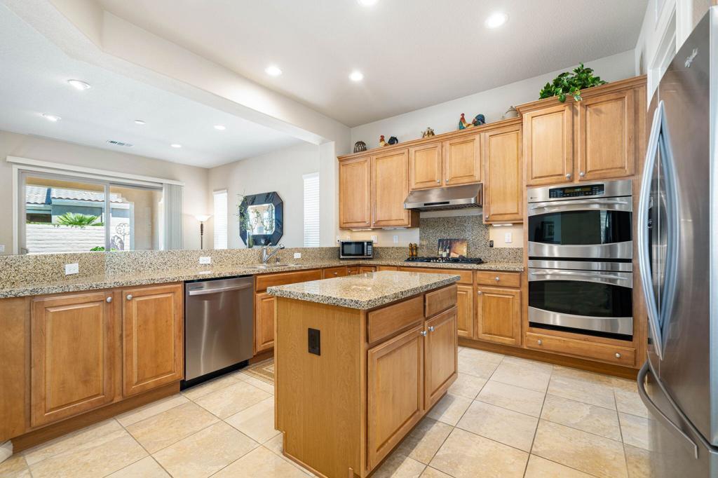 81864 Avenida Sombra