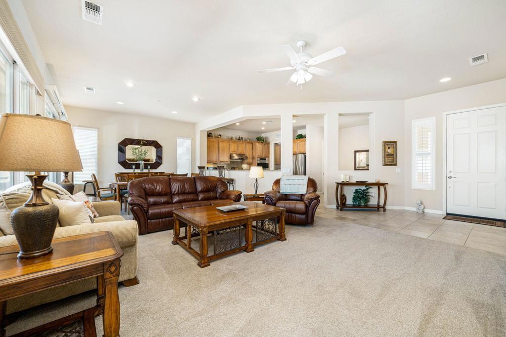 81864 Avenida Sombra