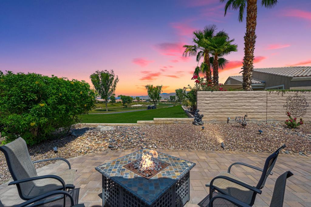 81864 Avenida Sombra