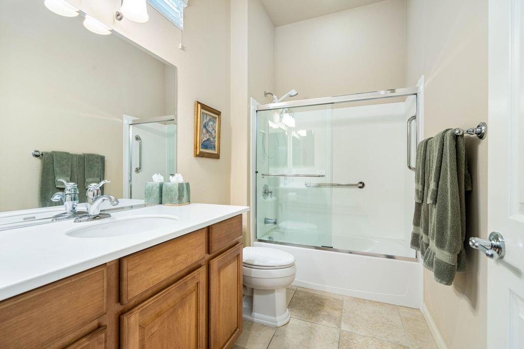 81864 Avenida Sombra