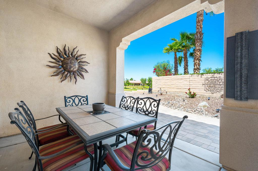 81864 Avenida Sombra