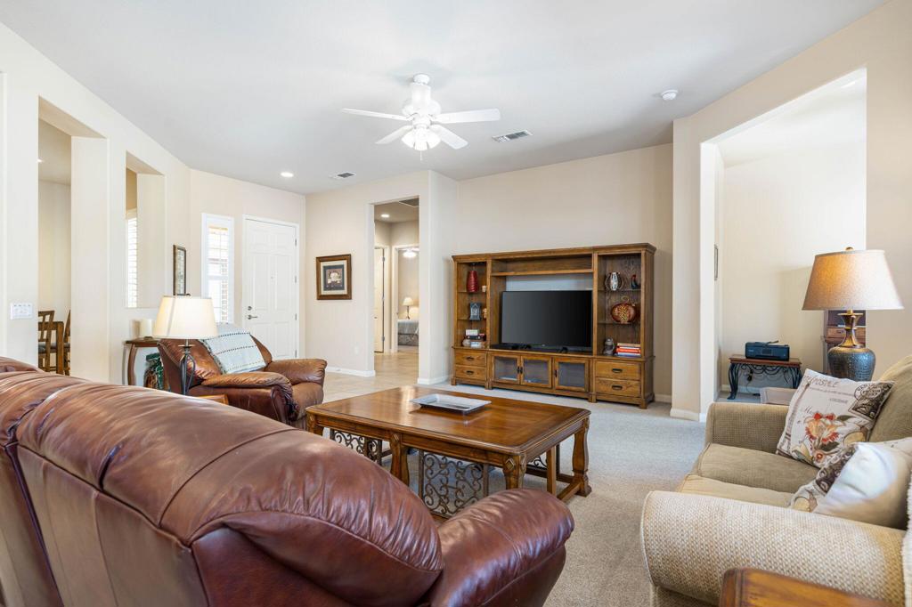 81864 Avenida Sombra