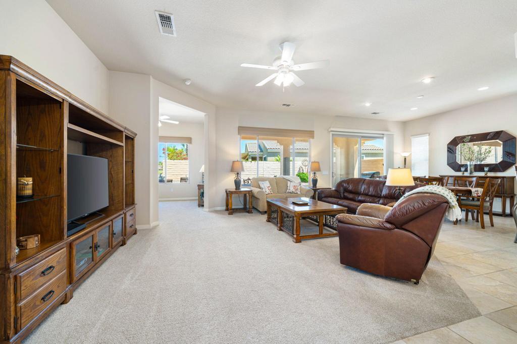 81864 Avenida Sombra