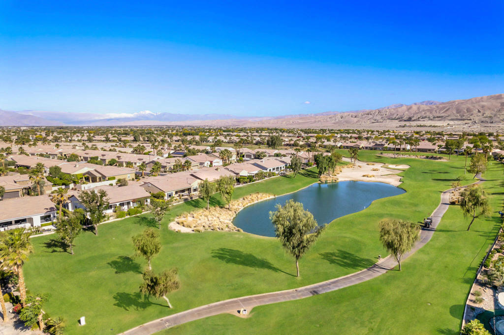 81864 Avenida Sombra