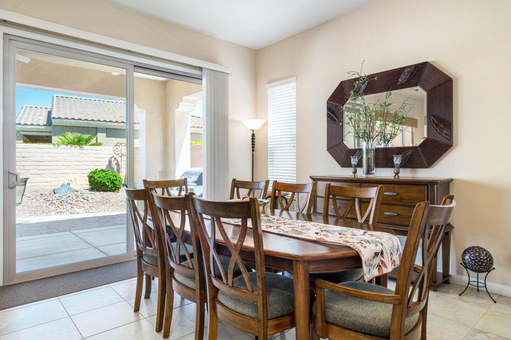 81864 Avenida Sombra