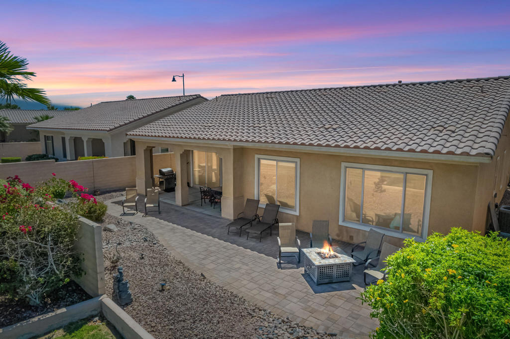 81864 Avenida Sombra