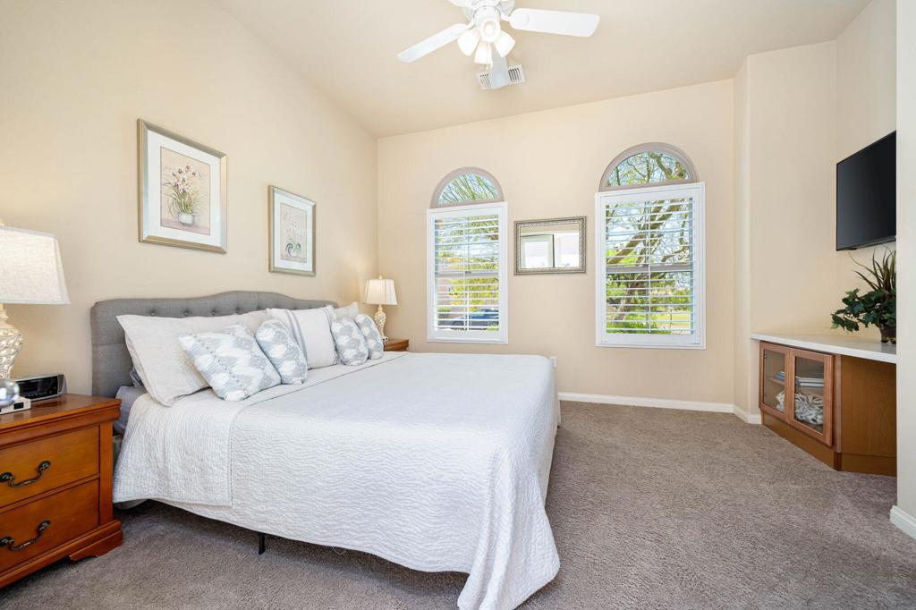 81864 Avenida Sombra