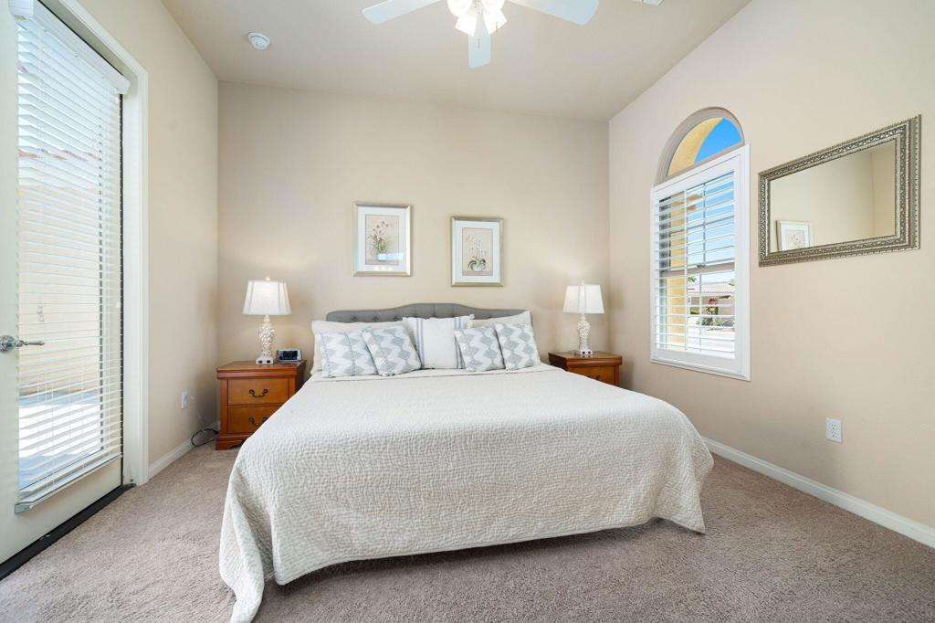 81864 Avenida Sombra