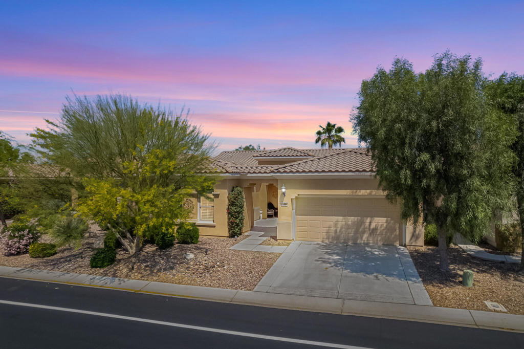 81864 Avenida Sombra