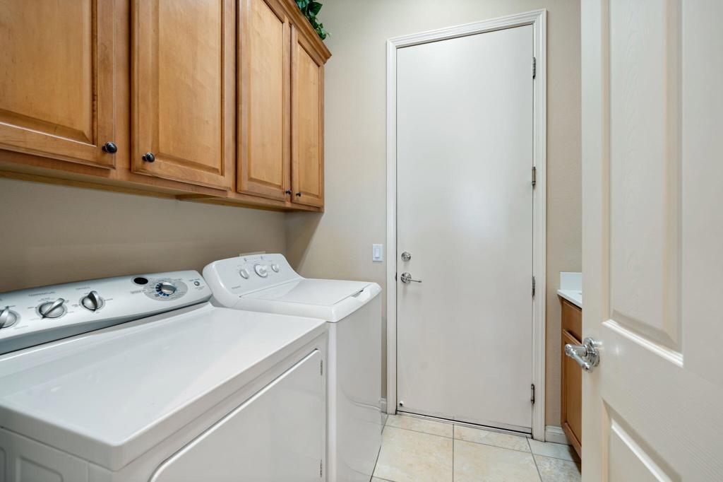 81864 Avenida Sombra