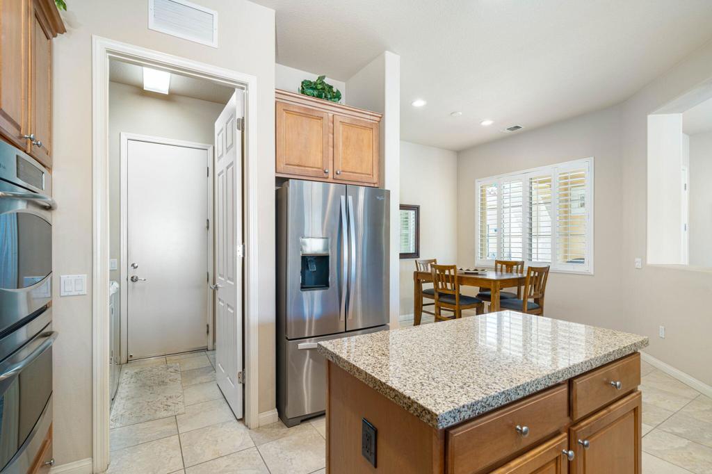 81864 Avenida Sombra