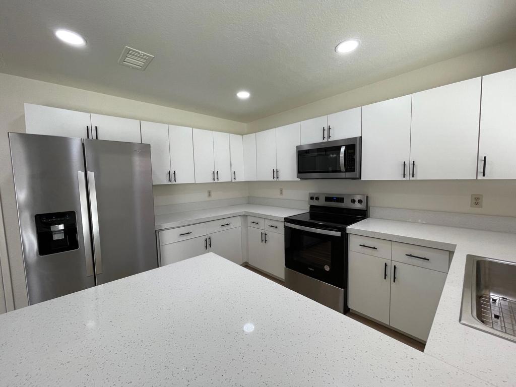 52105 Avenida Alvarado