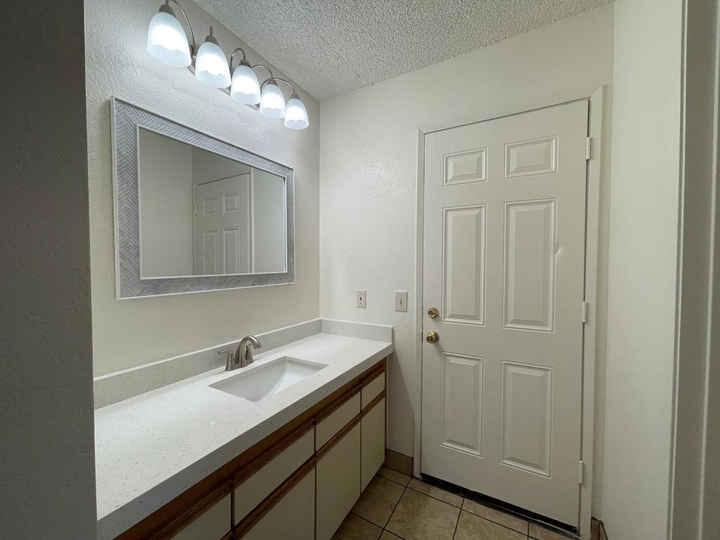 52105 Avenida Alvarado