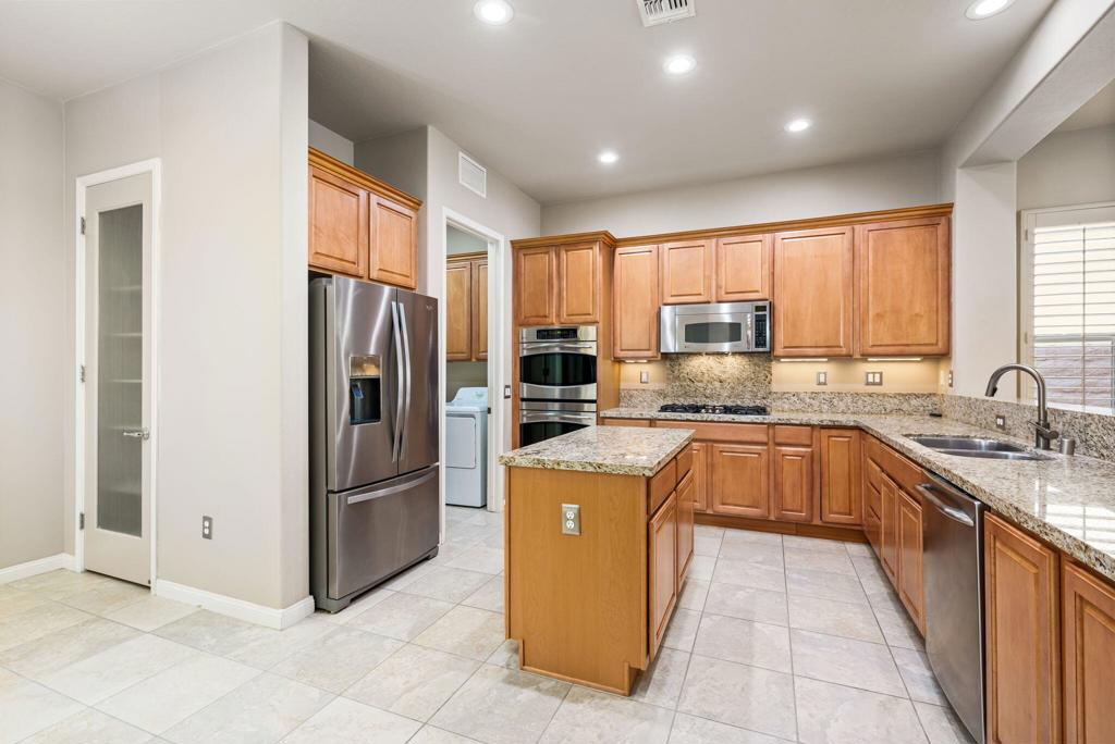 81696 Avenida Sombra