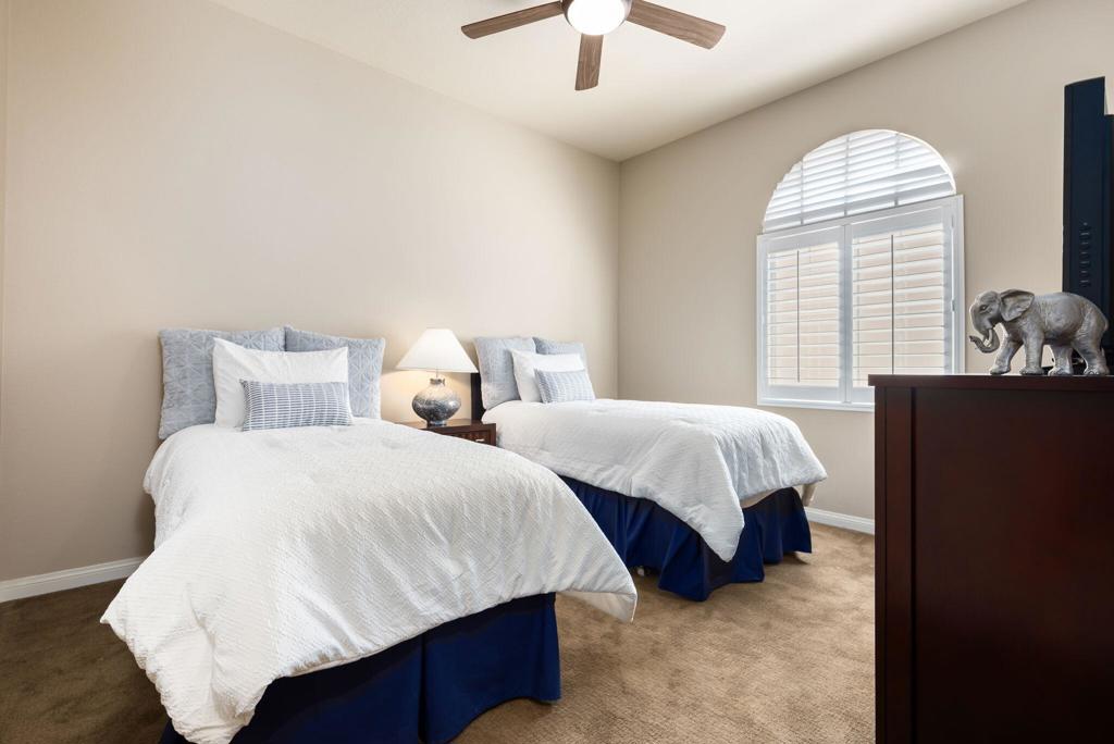 81696 Avenida Sombra