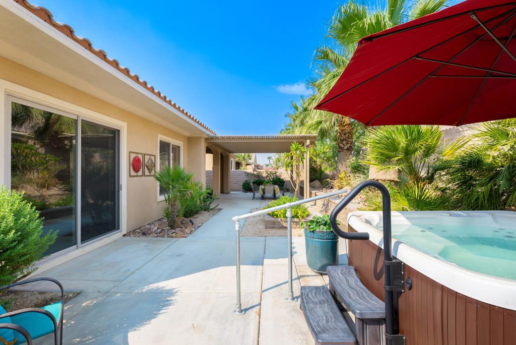 81696 Avenida Sombra