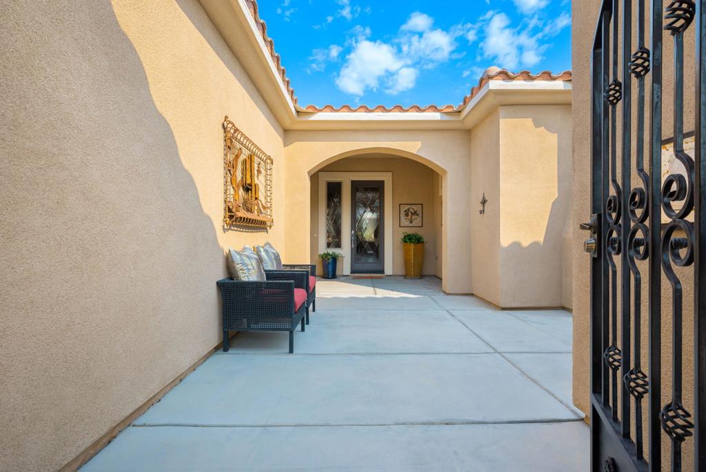 81696 Avenida Sombra