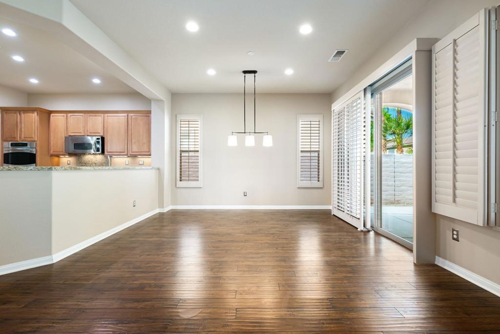 81696 Avenida Sombra