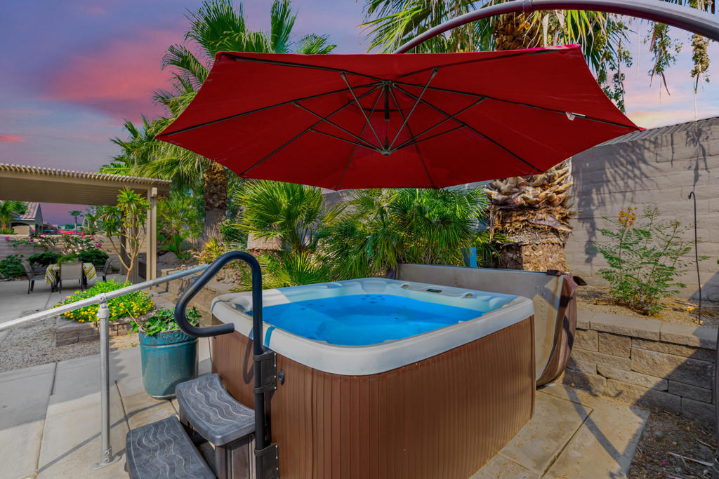 81696 Avenida Sombra