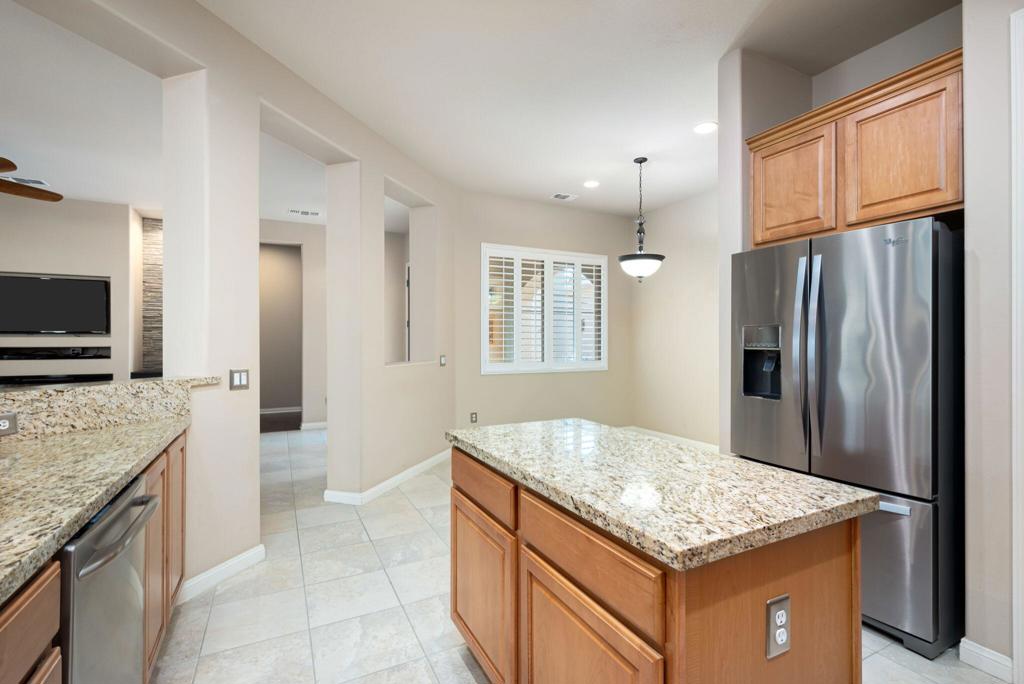 81696 Avenida Sombra