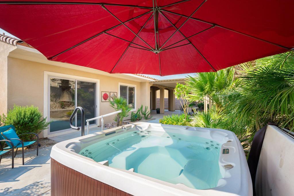 81696 Avenida Sombra