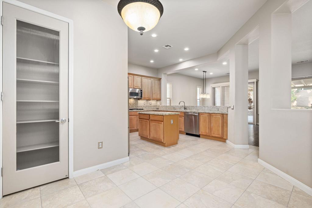 81696 Avenida Sombra