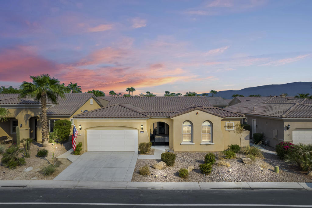 81696 Avenida Sombra