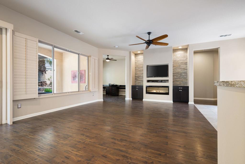 81696 Avenida Sombra