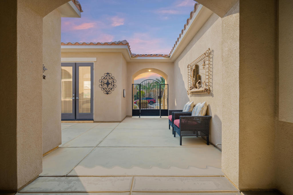 81696 Avenida Sombra