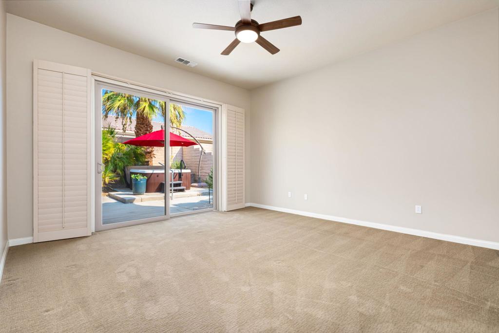 81696 Avenida Sombra