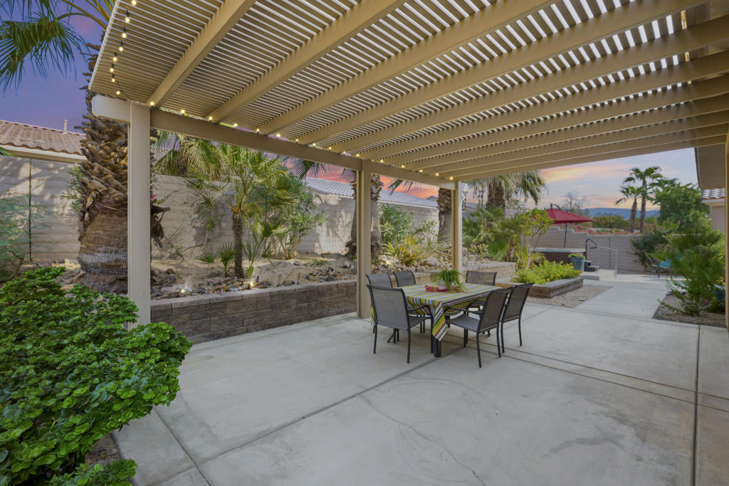 81696 Avenida Sombra