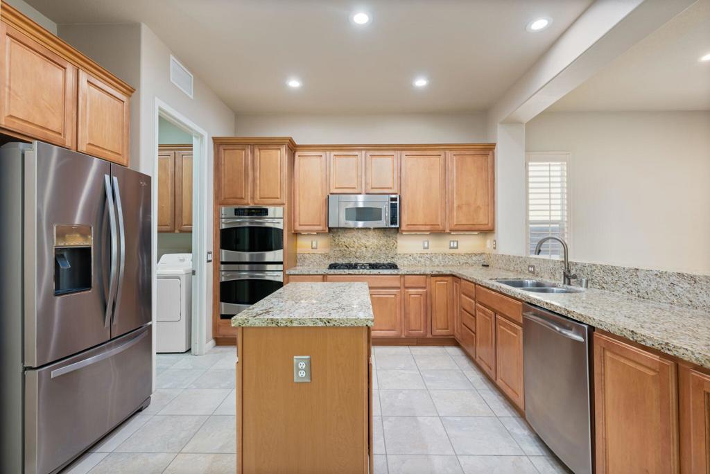 81696 Avenida Sombra