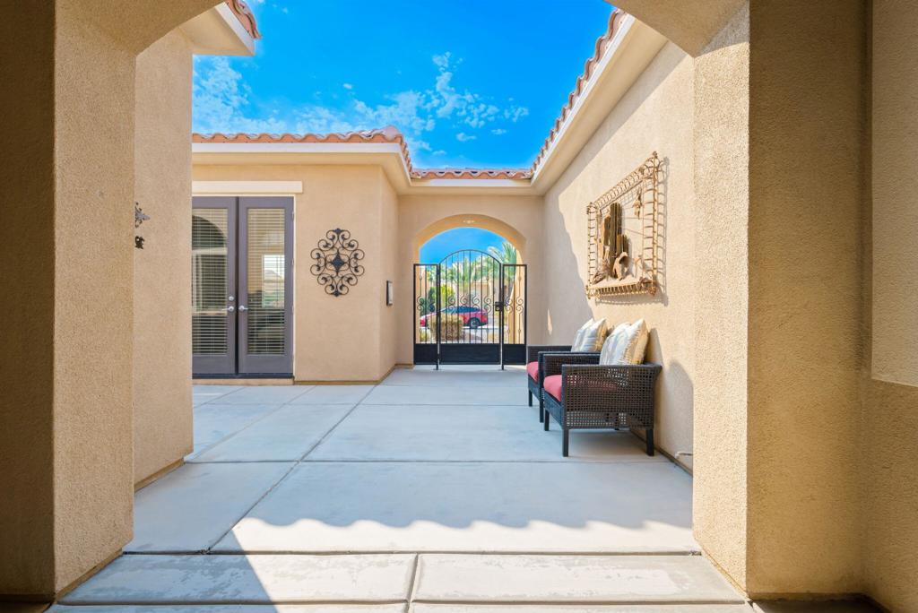 81696 Avenida Sombra