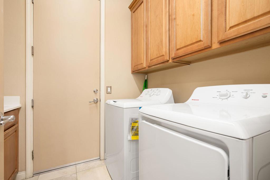 81696 Avenida Sombra