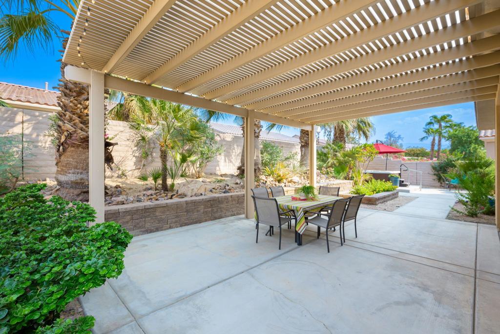 81696 Avenida Sombra