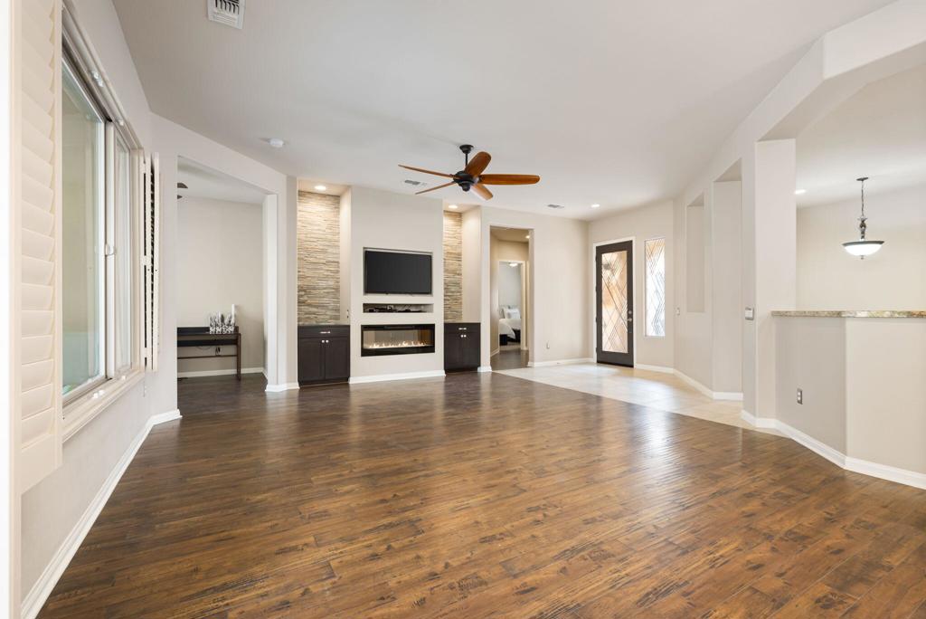 81696 Avenida Sombra