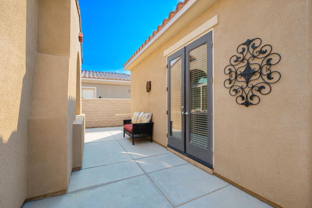 81696 Avenida Sombra