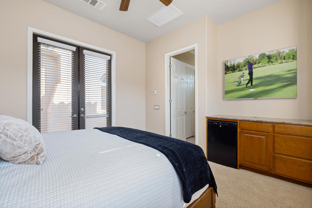 81696 Avenida Sombra