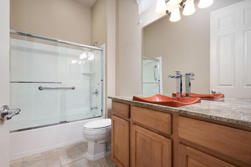 81696 Avenida Sombra