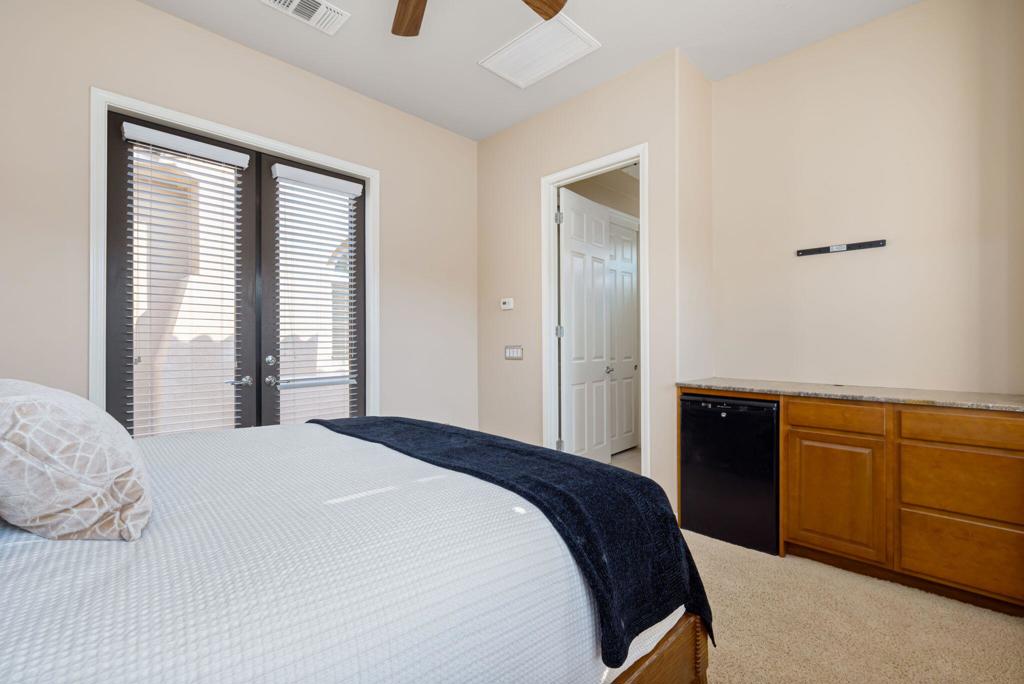 81696 Avenida Sombra