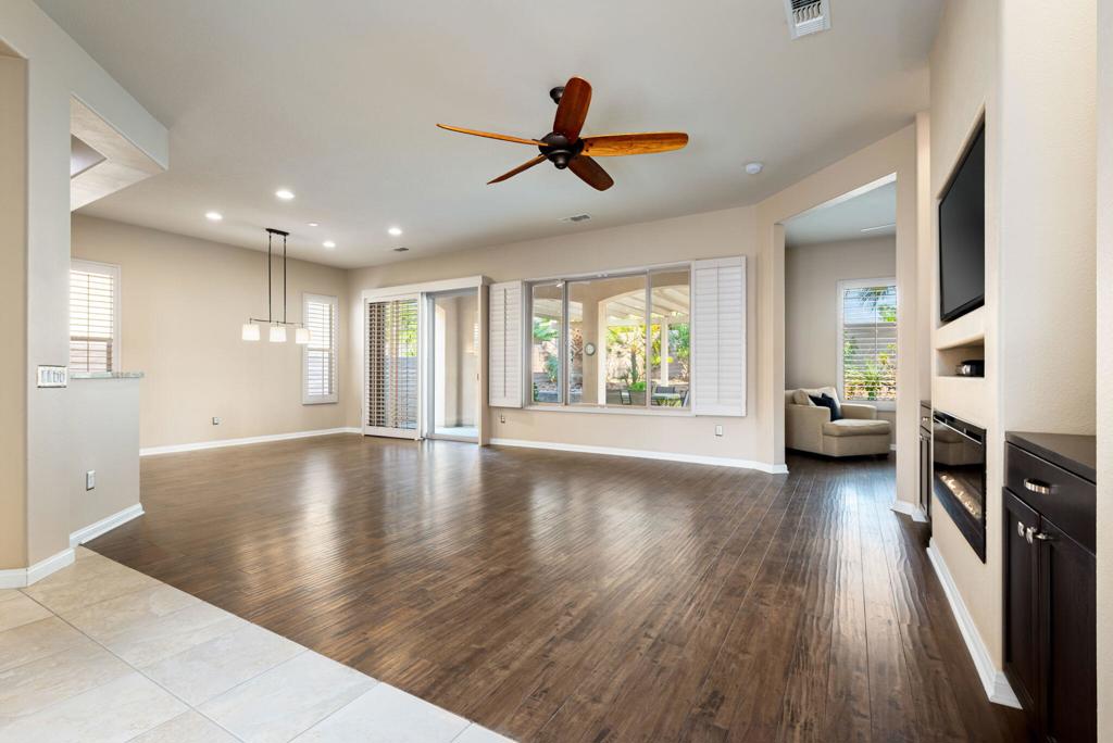 81696 Avenida Sombra