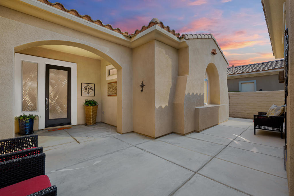 81696 Avenida Sombra