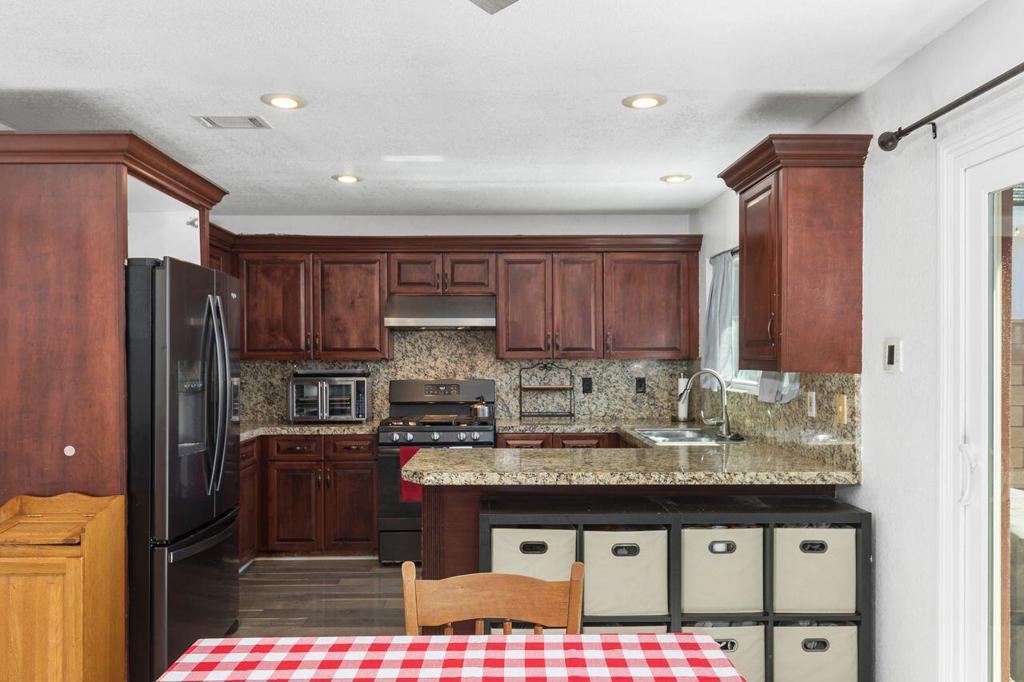 52711 Avenida Martinez