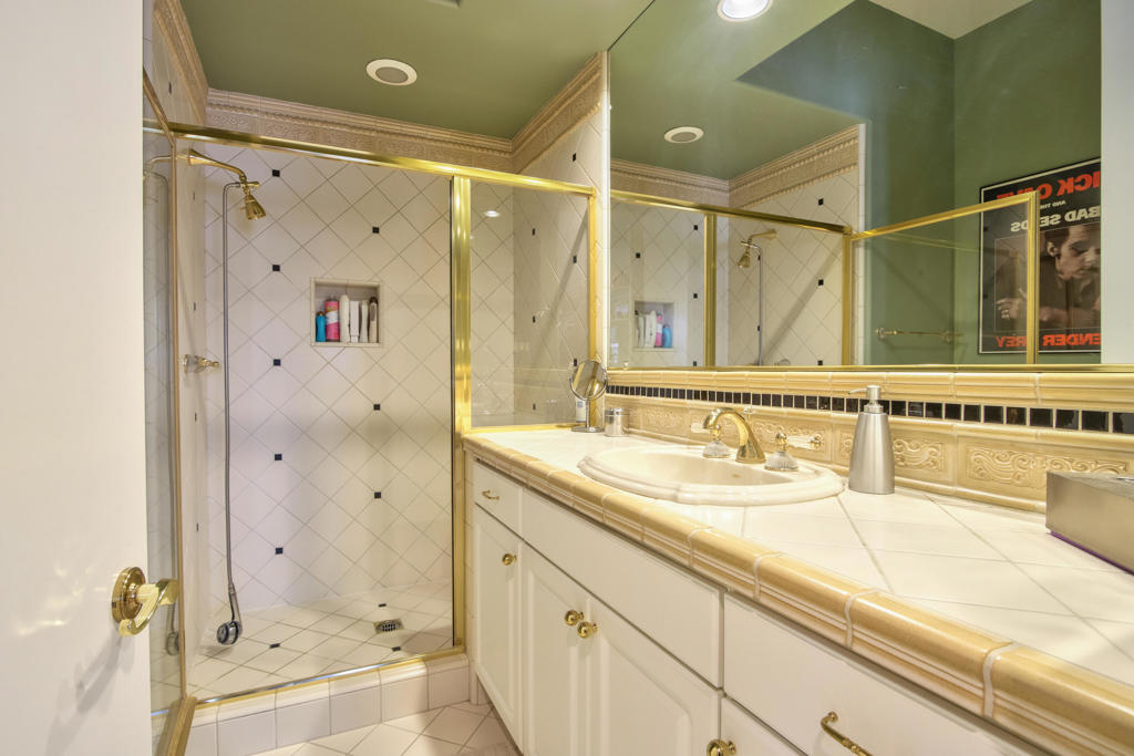 7 King Edward Court Court