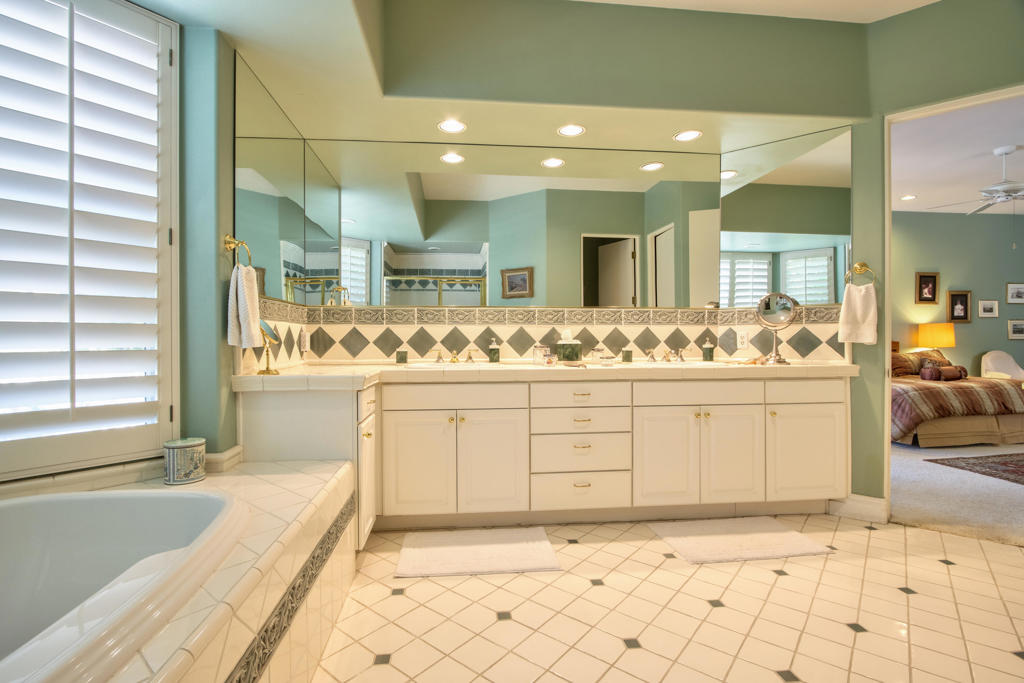 7 King Edward Court Court