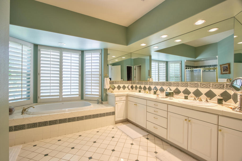 7 King Edward Court Court